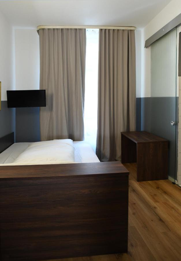 Hotel Apadana Frankfurt Франкфурт-на-Майне Экстерьер фото