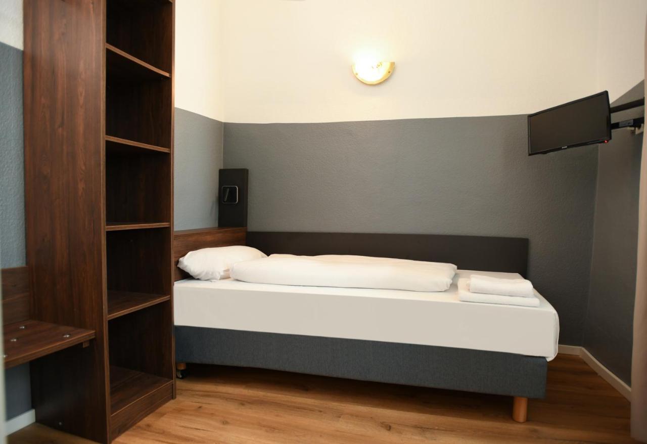 Hotel Apadana Frankfurt Франкфурт-на-Майне Экстерьер фото