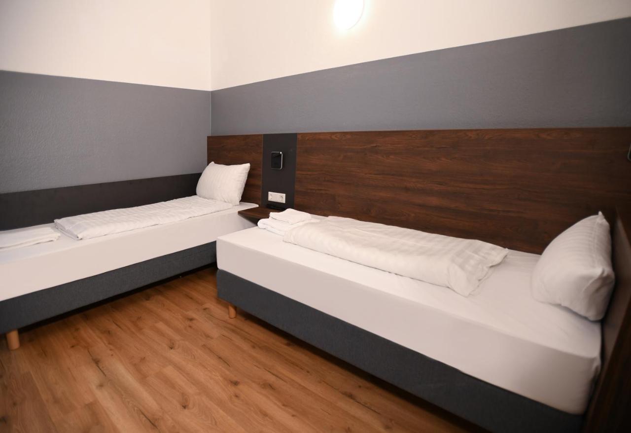 Hotel Apadana Frankfurt Франкфурт-на-Майне Экстерьер фото