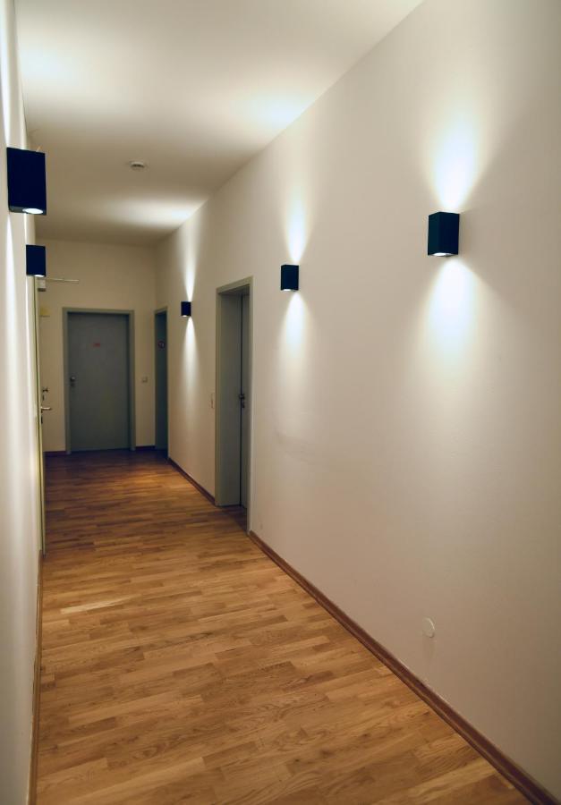 Hotel Apadana Frankfurt Франкфурт-на-Майне Экстерьер фото