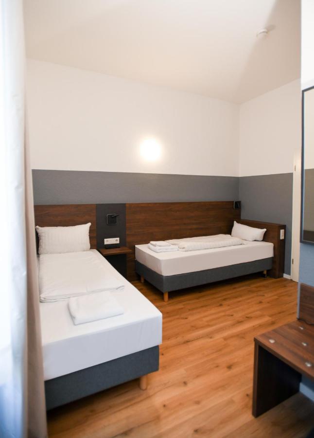 Hotel Apadana Frankfurt Франкфурт-на-Майне Экстерьер фото