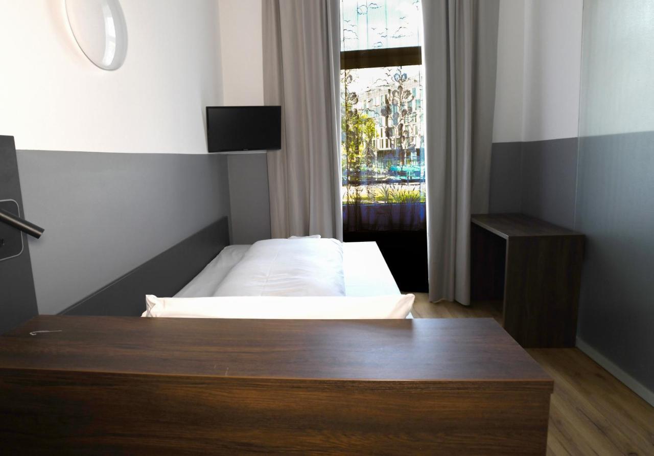 Hotel Apadana Frankfurt Франкфурт-на-Майне Экстерьер фото