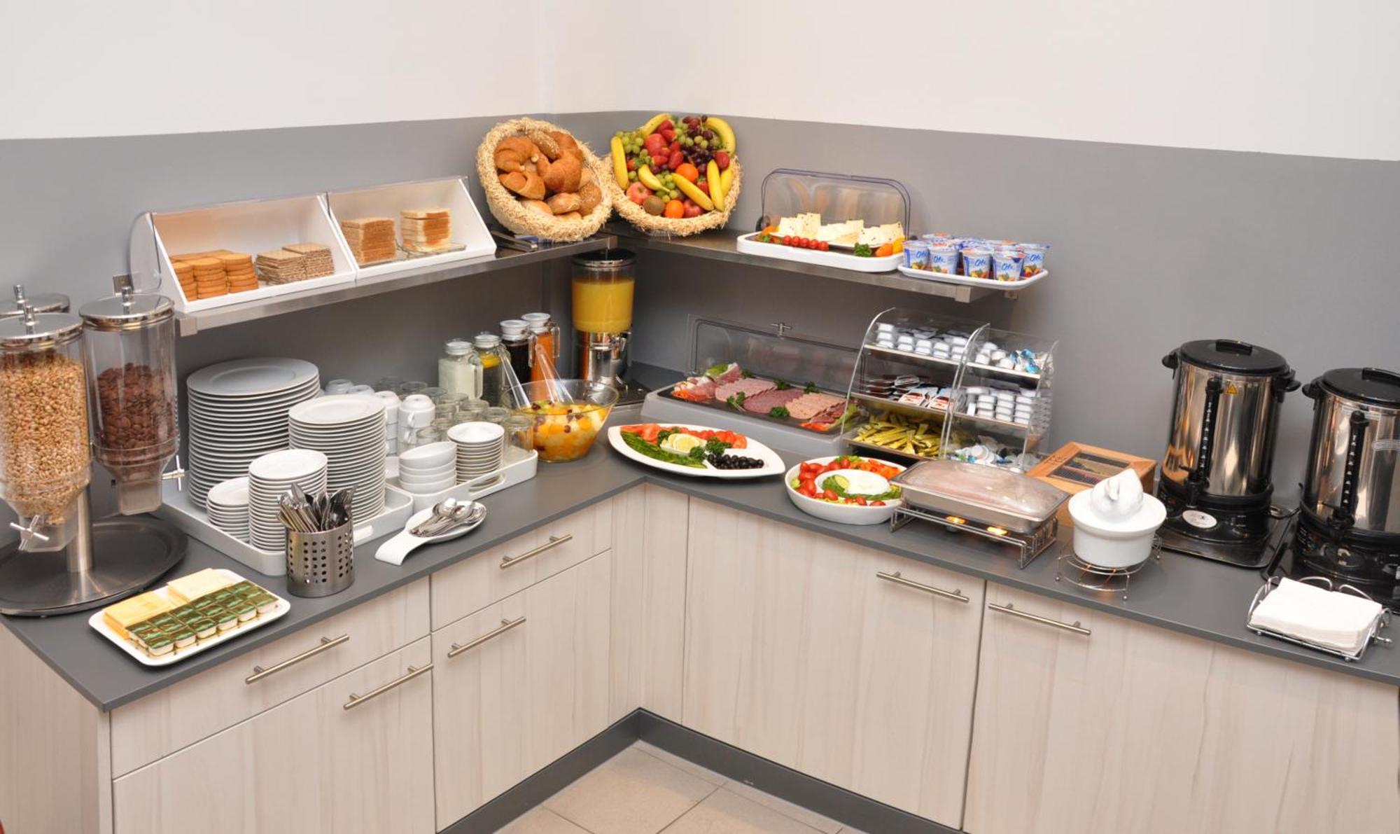 Hotel Apadana Frankfurt Франкфурт-на-Майне Экстерьер фото