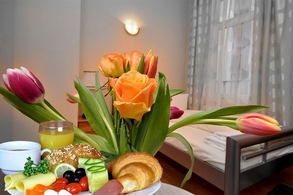 Hotel Apadana Frankfurt Франкфурт-на-Майне Экстерьер фото